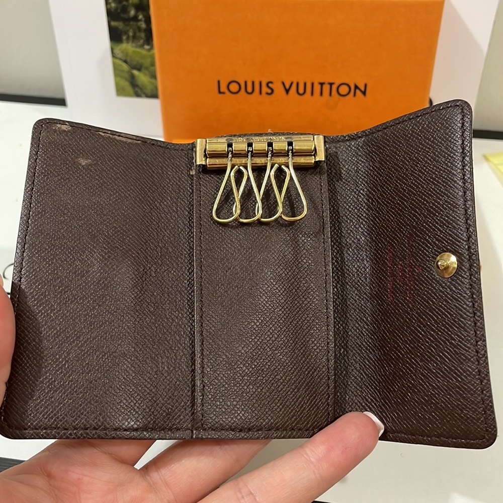 SOLD❤️Authentic LV DE 4 key holder 🔑 - Picture 11 of 15